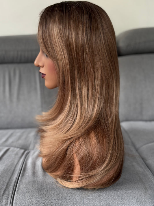 Perruque Synthétique Blonde Miel Coupe Papillon Avec Frange Rideaux