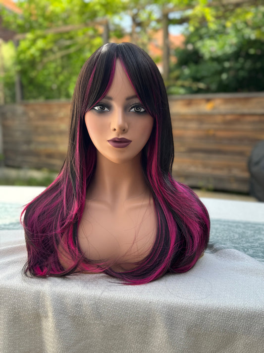 Perruque Synthétique Longue Noire Mèches Fuchsia Coupe Papillon Frange Rideaux