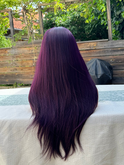 Lange violette gewellte Kunsthaarperücke