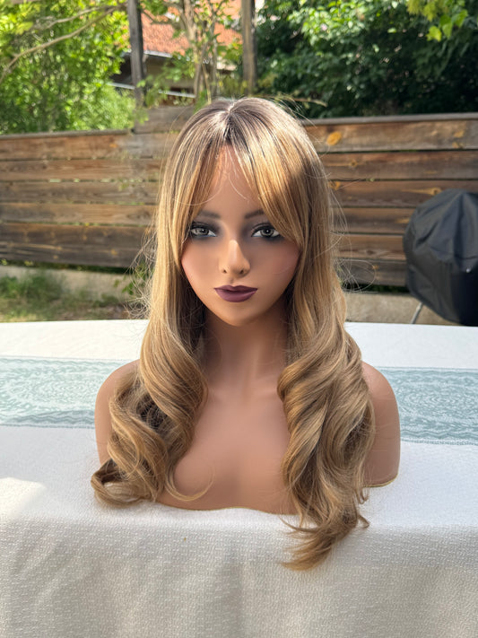 Perruque Synthétique Longue Blond Miel Stylée Avec Frange
